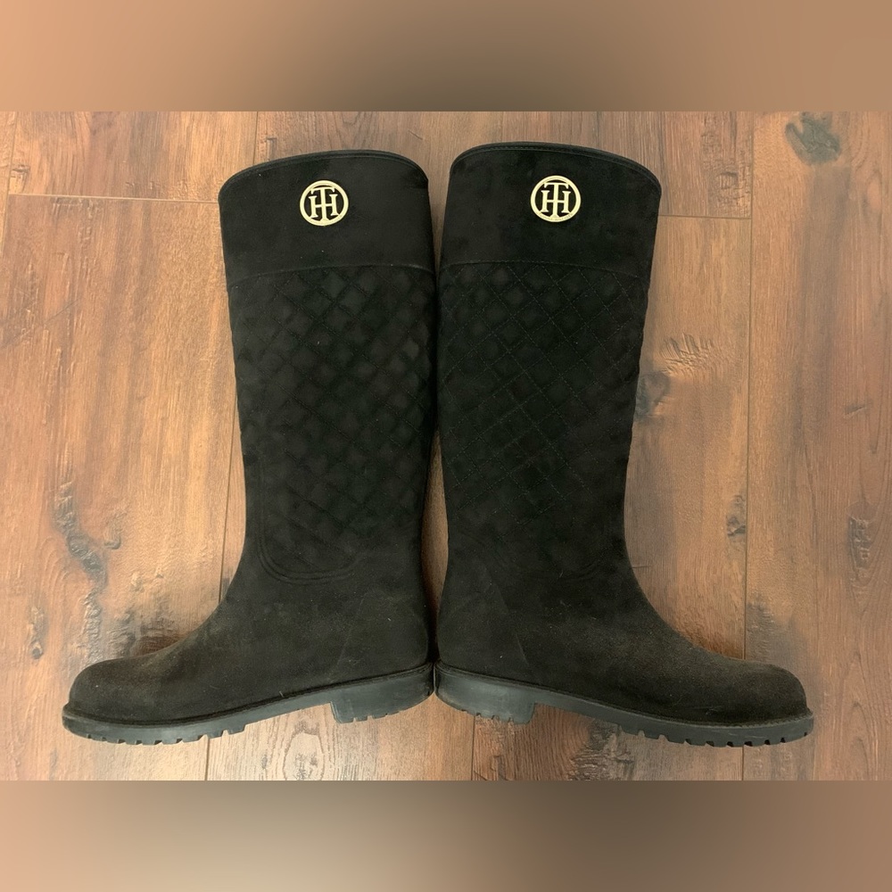 Women’s size 8 Tommy Hilfiger Rain Snow waterproof quilted boot
